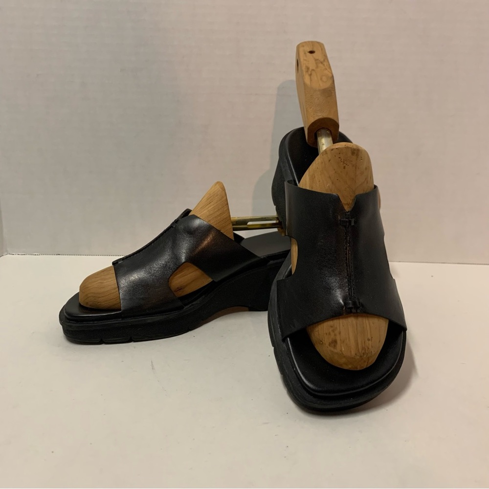 Sandals Black Leather wedge heel size 7 excellent Condition